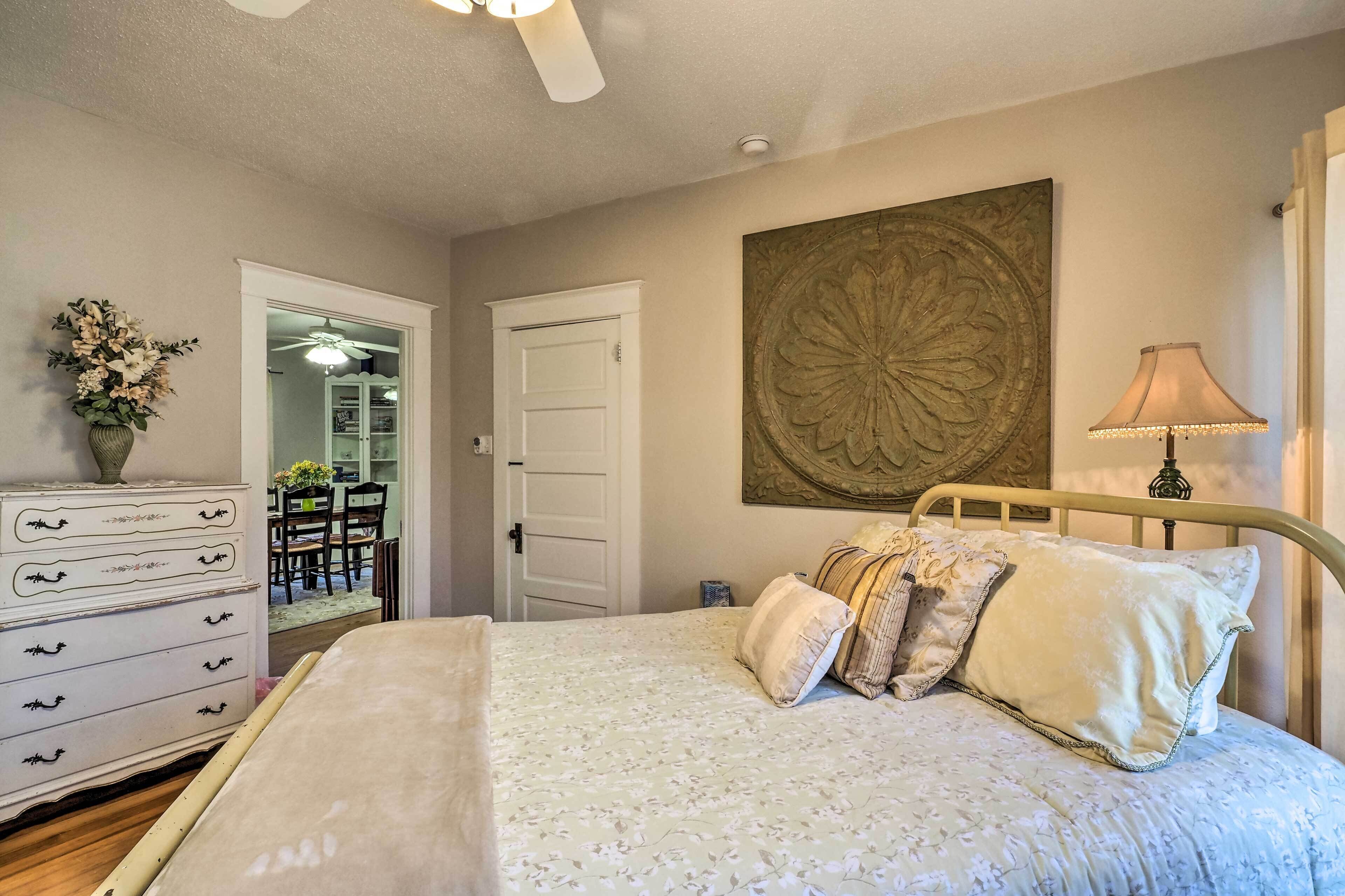 Georgetown Vacation Rental Close to Town Square!