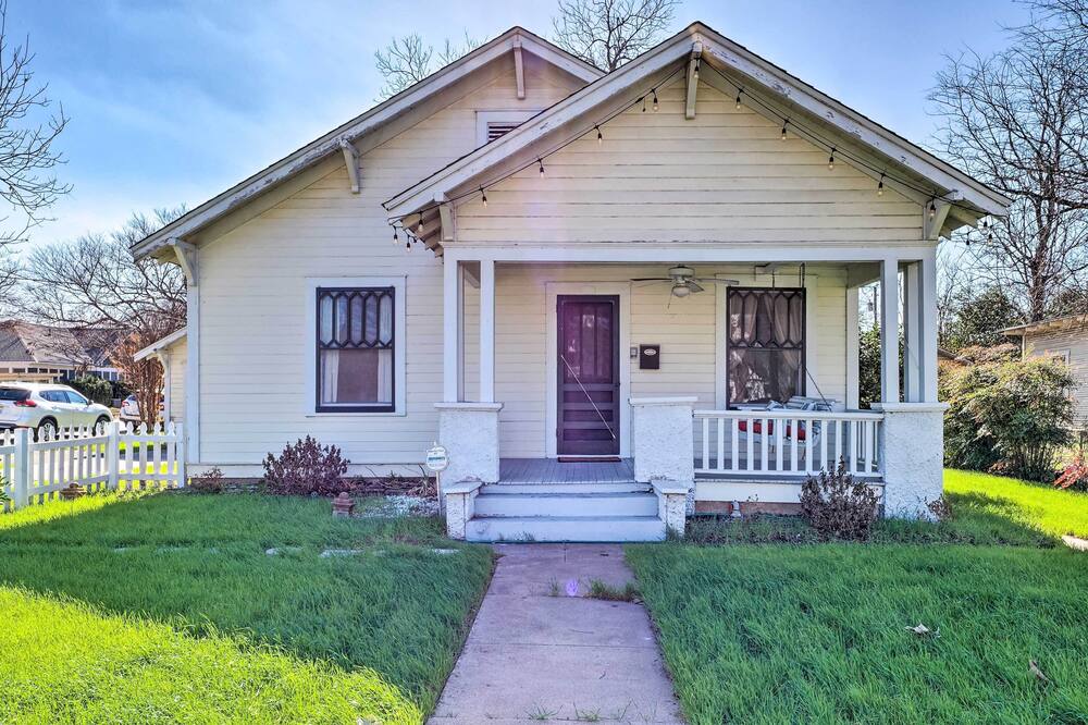 Georgetown Vacation Rental Close to Town Square! - Southwestern University