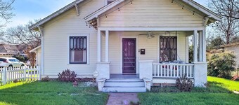 Georgetown Vacation Rental Close to Town Square!