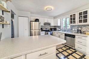 House (3 Bedrooms) | Interior - Pittsburgh Retreat w/ Deck ~ 4 Mi to Dtwn! (Pittsburgh)