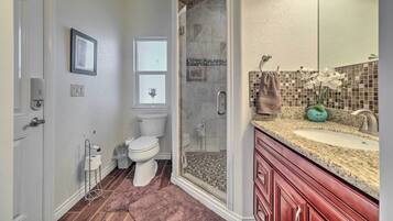 House (4 Bedrooms) | Bathroom | Shower