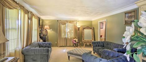 House (5 Bedrooms) | Interior