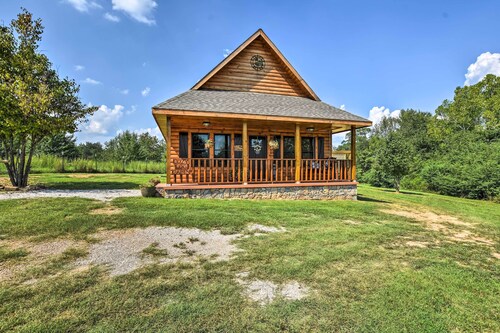 2 Mi to Lake Hamilton: Hot Springs Cabin Rental!