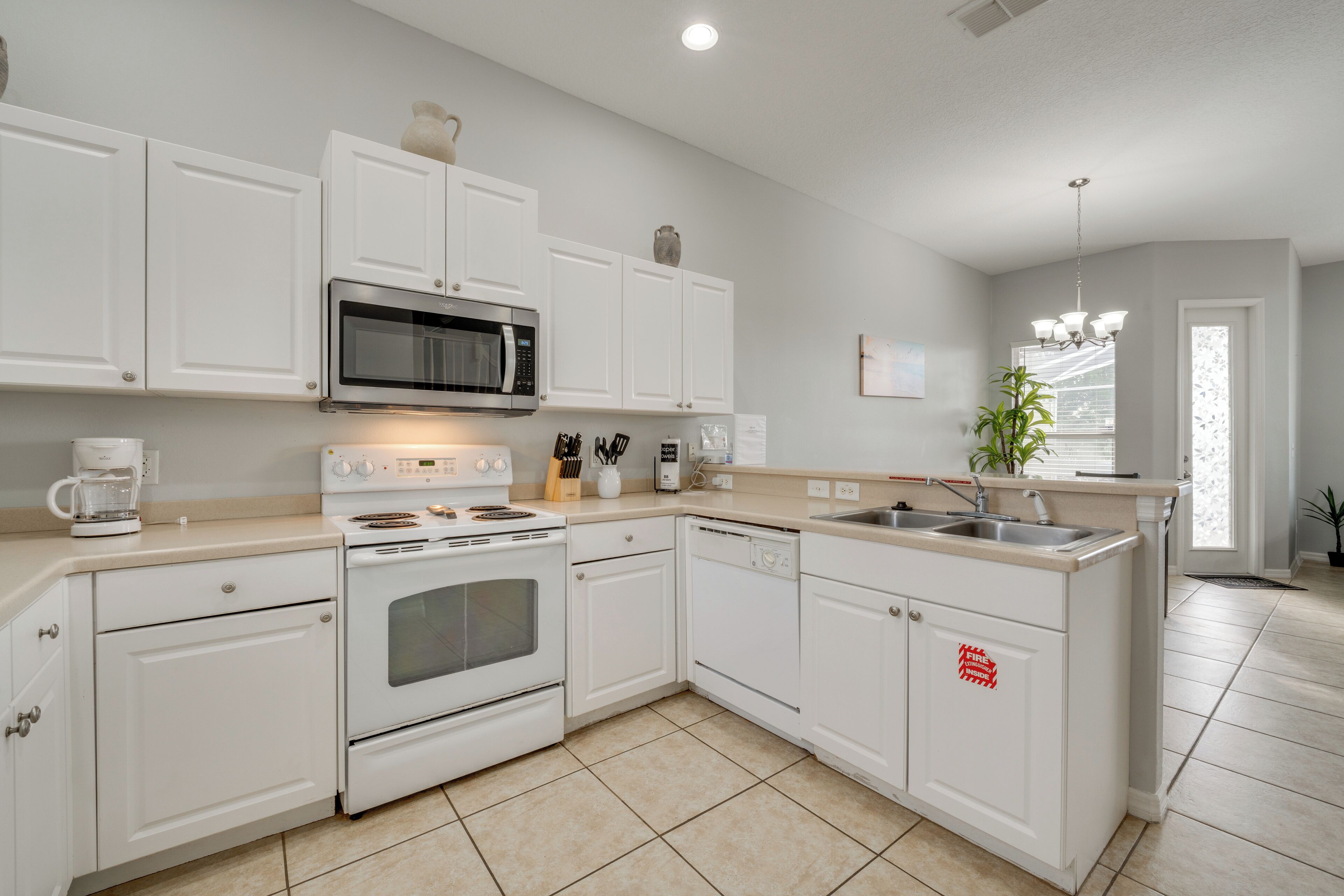 House (4 Bedrooms) | Interior