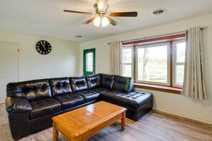 House (3 Bedrooms) | Interior