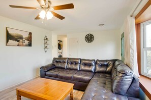 Interior - Harrisonburg Family Home w/ Deck, 4 Mi to Downtown (Harrisonburg)