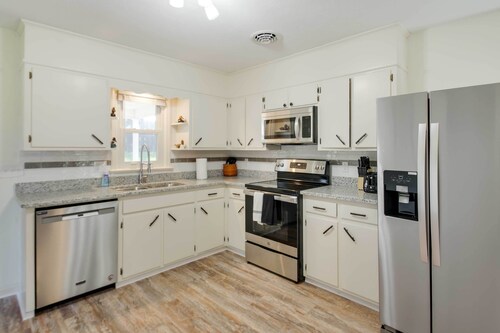 Harrisonburg Family Home w/ Deck, 4 Mi to Downtown