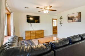 Interior - Harrisonburg Family Home w/ Deck, 4 Mi to Downtown (Harrisonburg)
