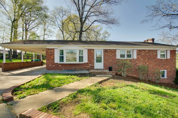 Interior - Harrisonburg Family Home w/ Deck, 4 Mi to Downtown (Harrisonburg)