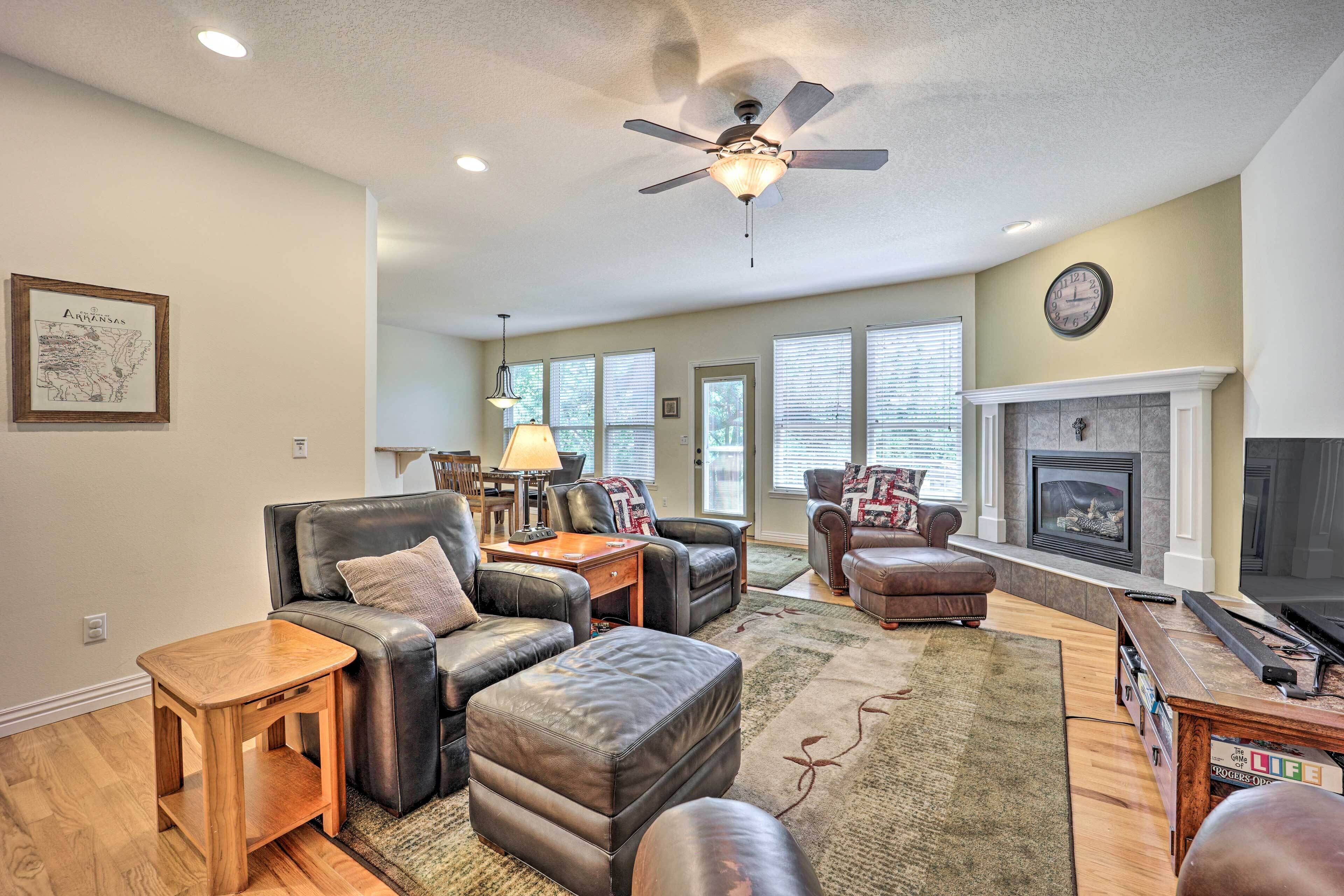 Beautiful Bella Vista Home w/ Private Deck!