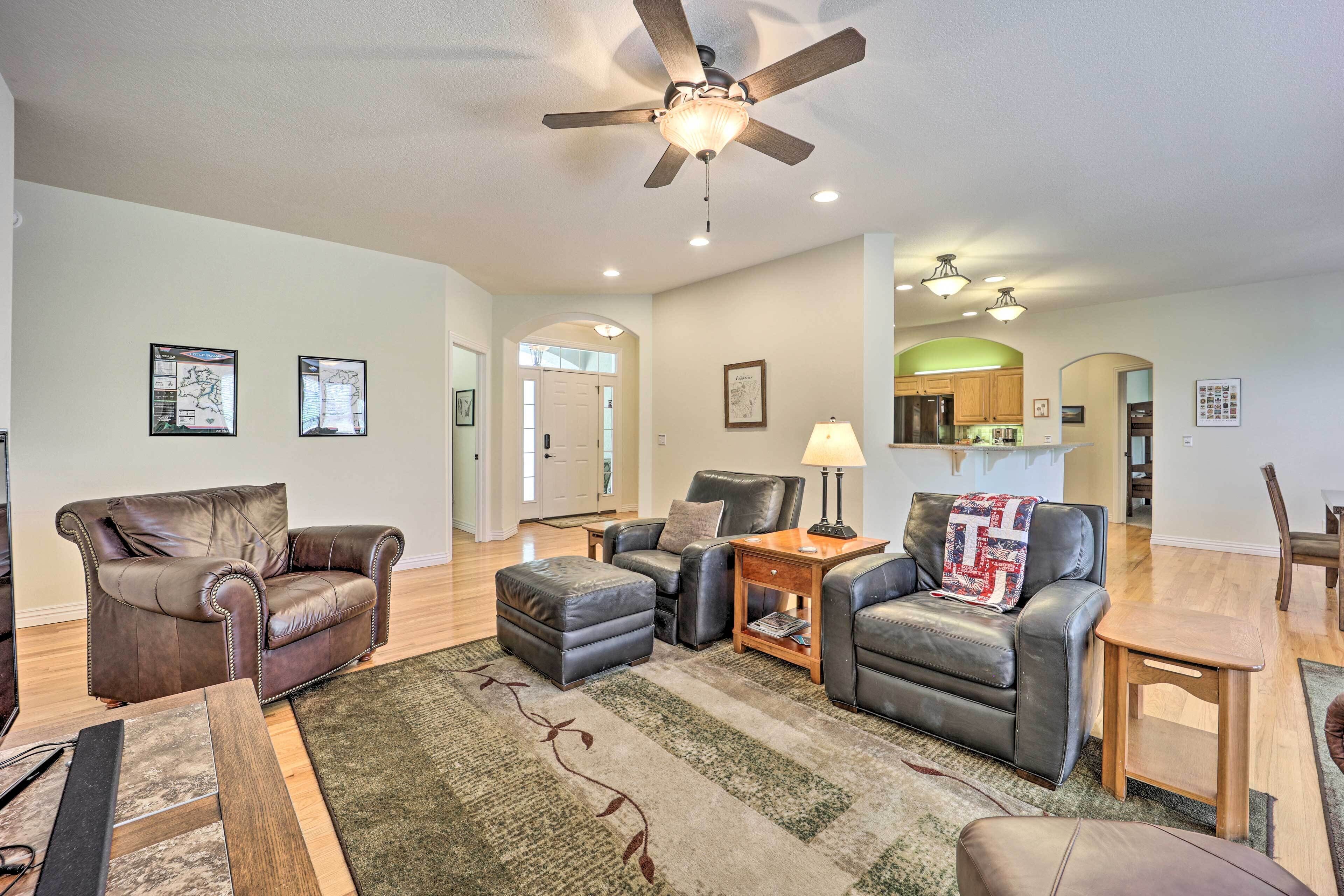 Beautiful Bella Vista Home w/ Private Deck!