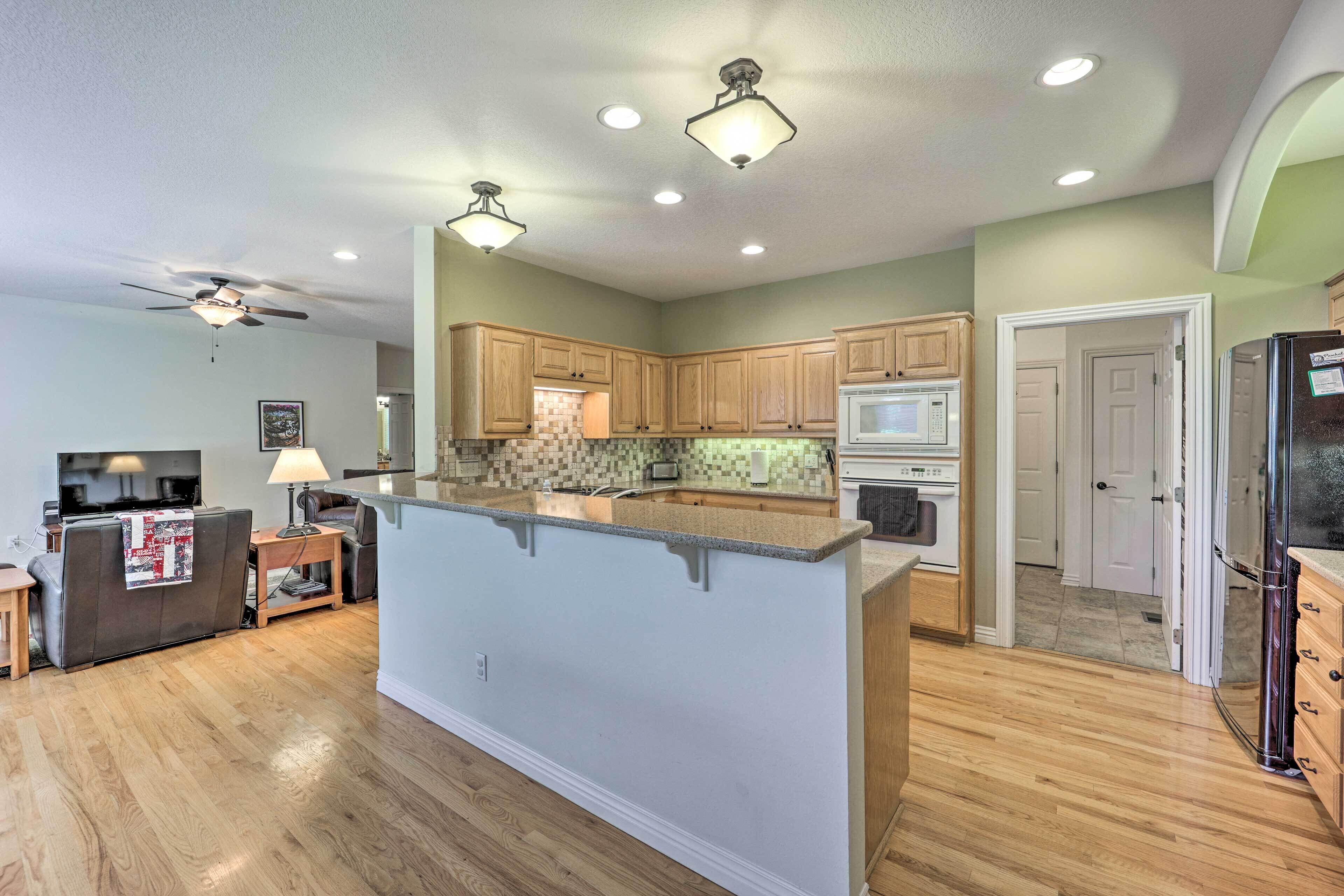 Beautiful Bella Vista Home w/ Private Deck!