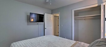 Pet-friendly Fayetteville Escape w/ Grill!