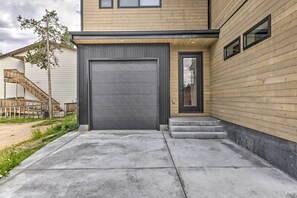 Apartment (3 Bedrooms) | Interior - Sleek Fraser Townhome < 8 Mi to Winter Park! (Fraser)