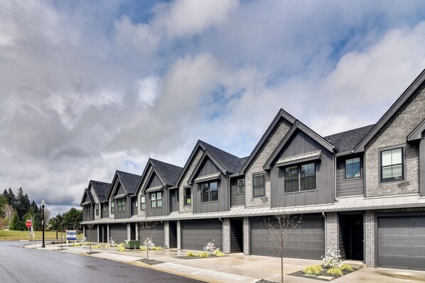 Apartment (2 Bedrooms) | Interior - Elegant Vancouver Townhome - 18 Mi to Portland (Vancouver)