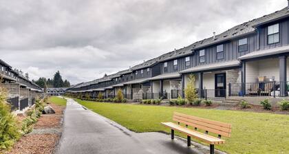 Elegant Vancouver Townhome - 18 Mi to Portland