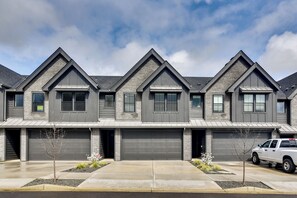 Apartment (2 Bedrooms) | Interior - Elegant Vancouver Townhome - 18 Mi to Portland (Vancouver)