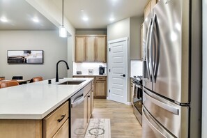 Apartment (2 Bedrooms) | Interior - Elegant Vancouver Townhome - 18 Mi to Portland (Vancouver)