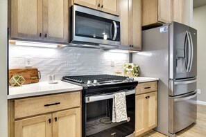 Apartment (2 Bedrooms) | Interior - Elegant Vancouver Townhome - 18 Mi to Portland (Vancouver)