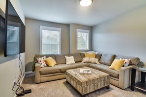 Apartment (2 Bedrooms) | Interior - Elegant Vancouver Townhome - 18 Mi to Portland (Vancouver)