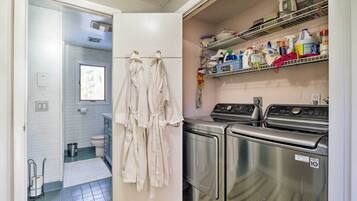 ์ฝํฐ์ง (3 Bedrooms) | ๋ด๋ถ