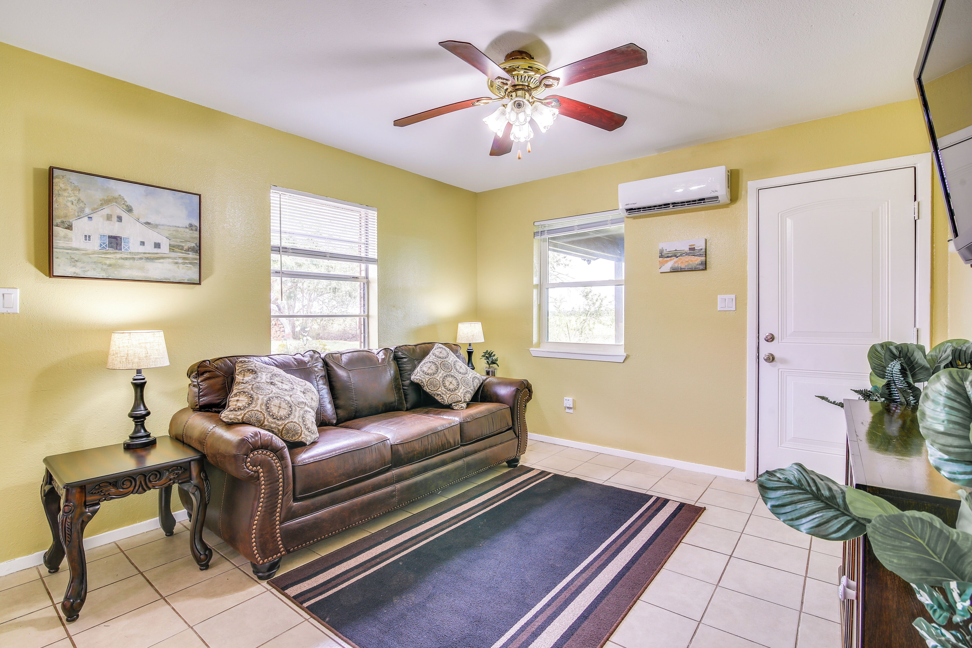 Cottage (2 Bedrooms) | Front of property