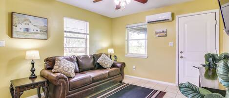 Cottage (2 Bedrooms) | Depan hartanah