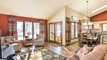 House (4 Bedrooms) | Front of property