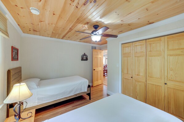 House (3 Bedrooms) | Interior