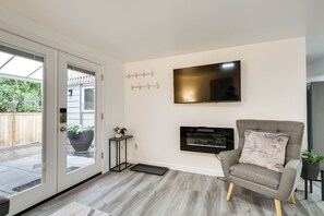 Apartment (2 Bedrooms) | Interior - Patio & Grill: Dog-friendly Redmond Getaway! (Redmond)