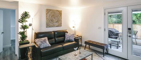 Apartment (2 Bedrooms) | Front of property