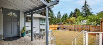 Redmond Retreat w/ Fenced Yard & EV Charger