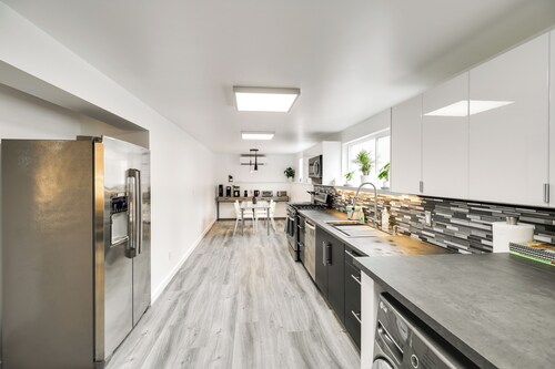 Patio & Grill: Dog-friendly Redmond Getaway!