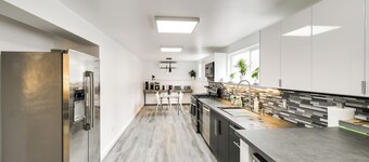 Patio & Grill: Dog-friendly Redmond Getaway!