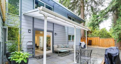 Redmond Home w/ Pool Access: Dogs Welcome!