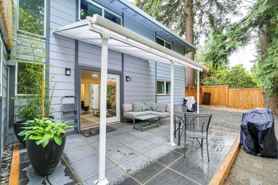 Redmond Home w/ Pool Access: Dogs Welcome!