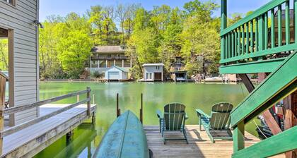 Screened Porch & Grill: Waterfront Landrum Cottage