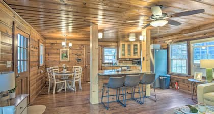 Screened Porch & Grill: Waterfront Landrum Cottage