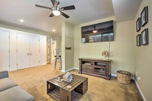 TV, fireplace - Cozy Pittsboro Escape - Hike, Dine, Explore! (Pittsboro)