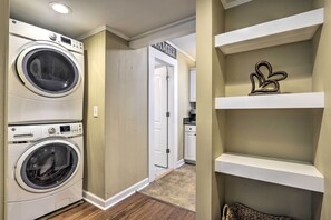 Interior - Cozy Pittsboro Escape - Hike, Dine, Explore! (Pittsboro)