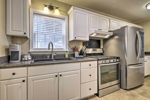 House (0 Bedroom) | Private kitchen | Microwave, oven, stovetop, blender - Cozy Pittsboro Escape - Hike, Dine, Explore! (Pittsboro)