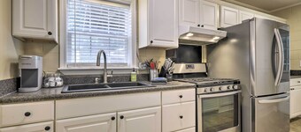 Cozy Pittsboro Escape - Hike, Dine, Explore!