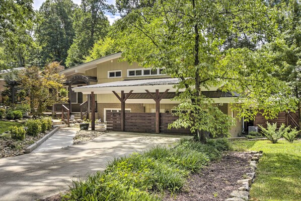 Exterior - Cozy Pittsboro Escape - Hike, Dine, Explore! (Pittsboro)