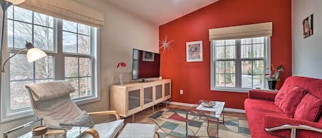 Appartement (1 Bedroom) | Aire de séjour | Téléviseur, table de ping-pong