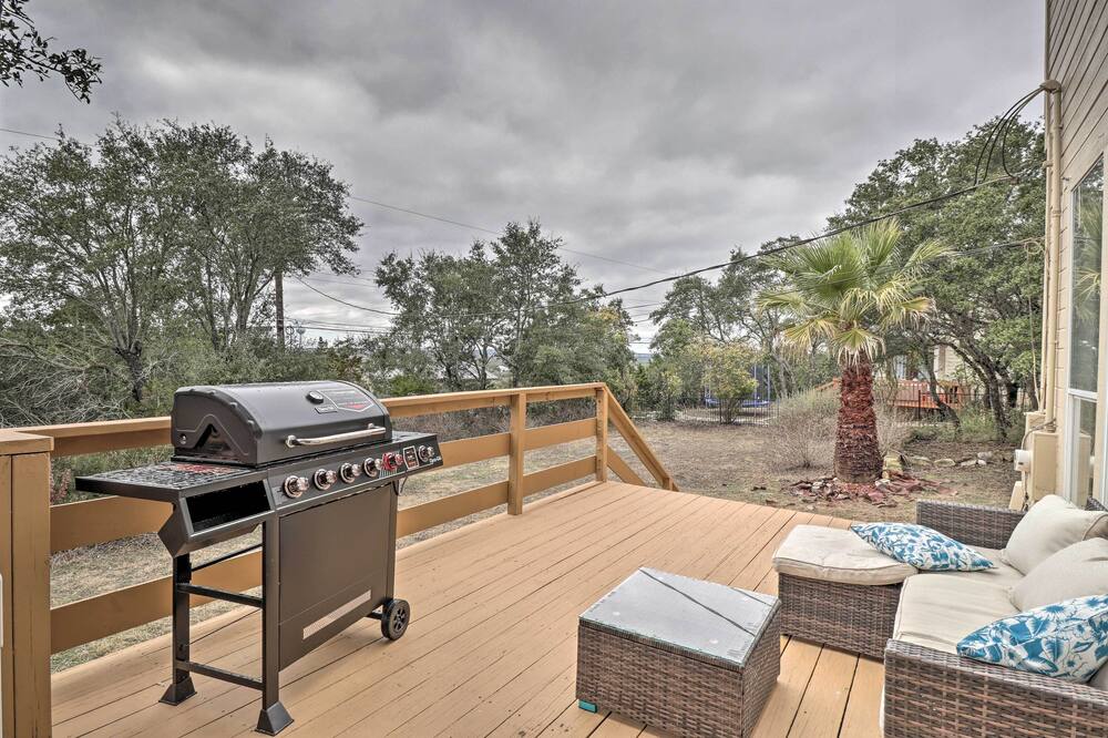 Airy Villa w/ Gas Grill, Deck & Lake Views!