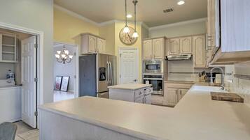 Villa (4 Bedrooms) | Interior