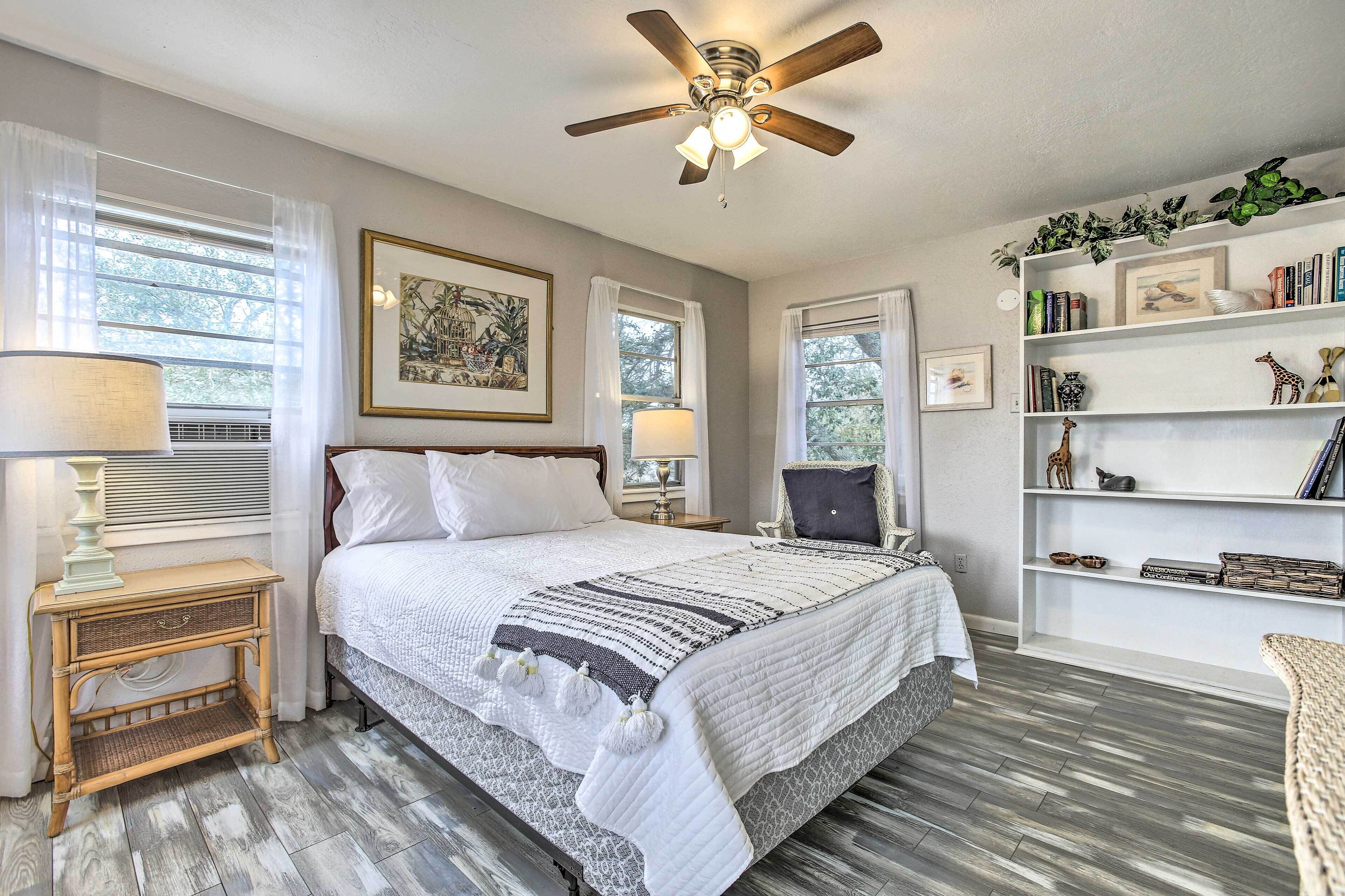 San Leon Villa: Walk to Restaurant & Beach!