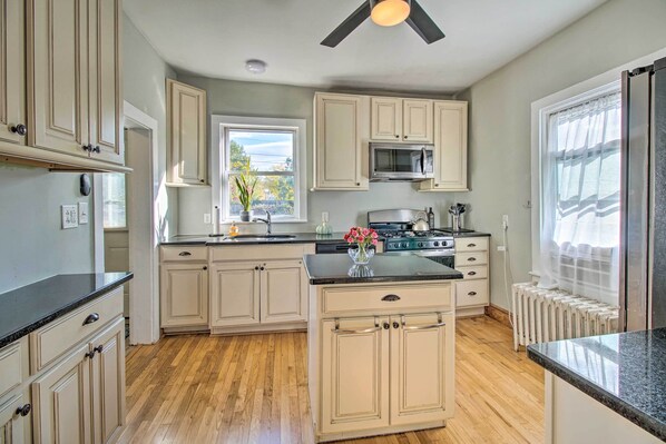 House (3 Bedrooms) | Interior