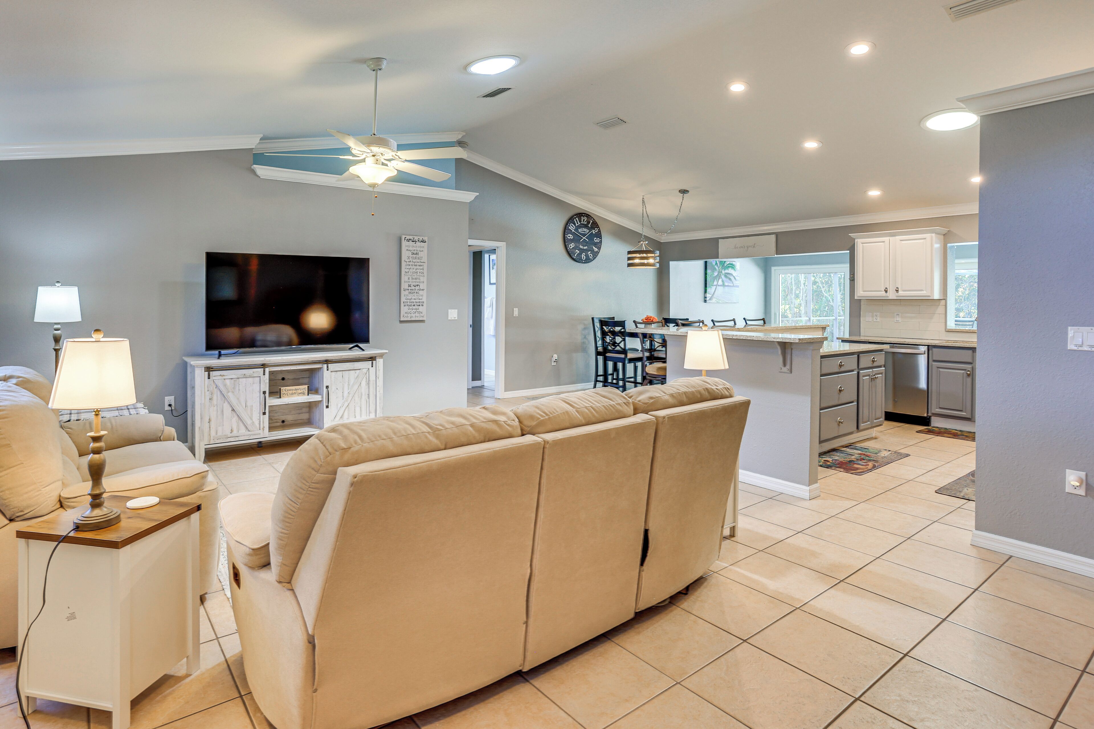 House (3 Bedrooms) | Interior