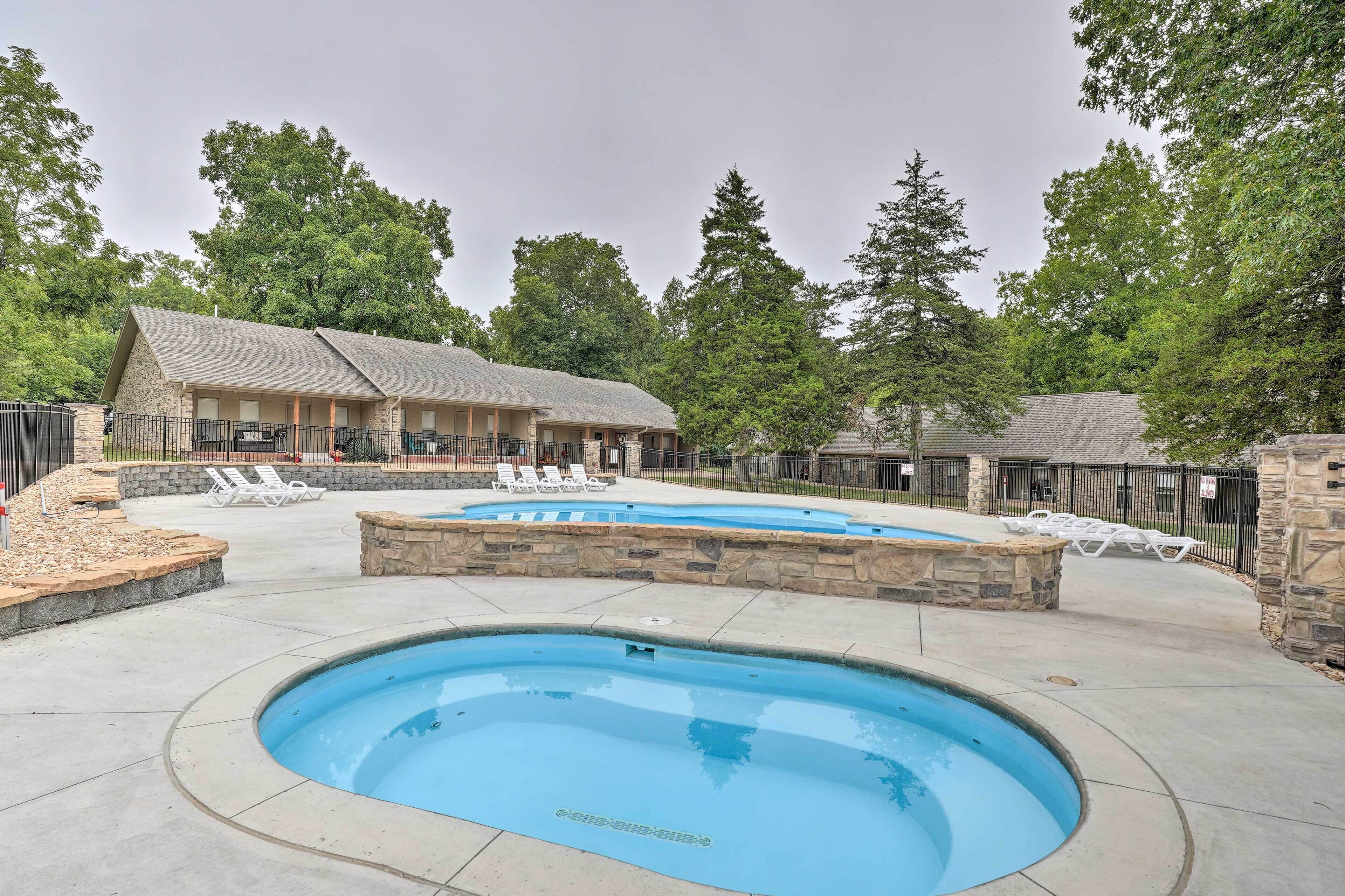 The Cozy Cottage w/ Lake Taneycomo Access!